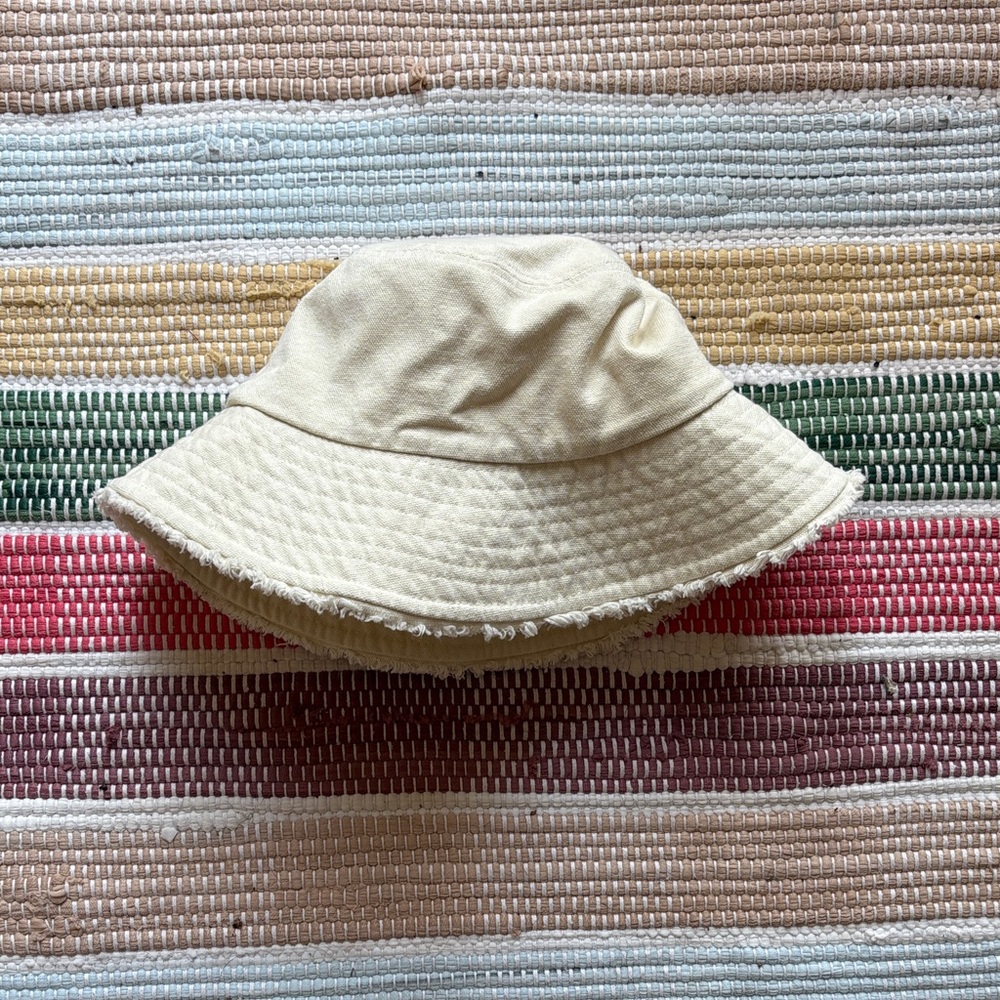 Abercrombie & Fitch Cream Bucket Hat